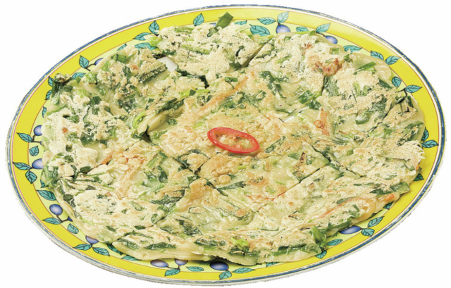 鶴橋コリアンタウンで本場の味を屋台で楽しめる「土井商店」