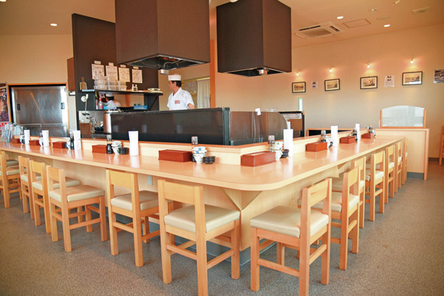 【那珂湊おさかな市場の人気ランキング 第4位】13種のネタが盛られた人気の丼「海鮮処 海門」