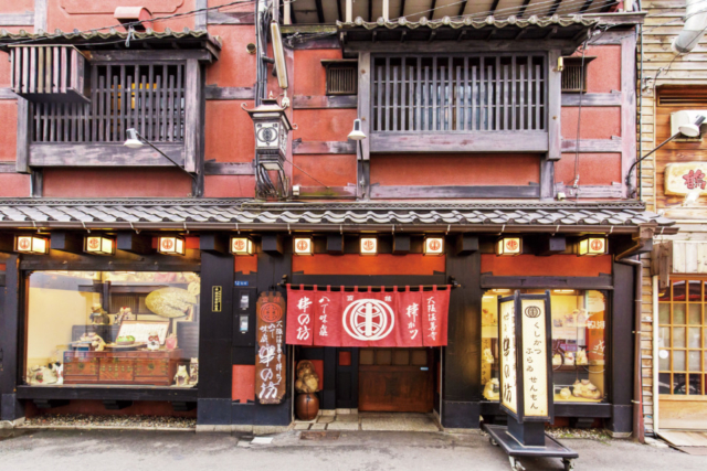 素材の味を生かす串カツ「串の坊 大阪法善寺本店」