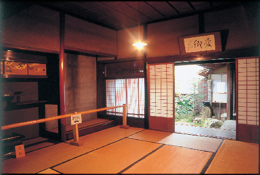 【吹屋×観光】吹屋の町並みを代表する伝統建築「吹屋ふるさと村郷土館」