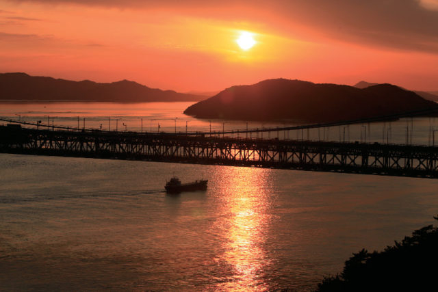 【倉敷・瀬戸大橋×ドライブ】瀬戸内海×瀬戸大橋の絶景を見るならココへ!「鷲羽山」