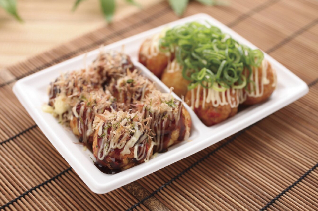 大阪駅と梅田駅周辺のおすすめたこ焼き店「OSAKAたこ焼 マーケット」