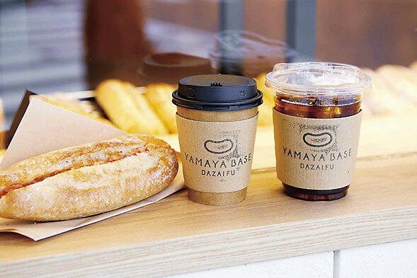 行列の先にある明太フランス「YAMAYA BASE DAZAIFU(ヤマヤ ベース ダザイフ)」