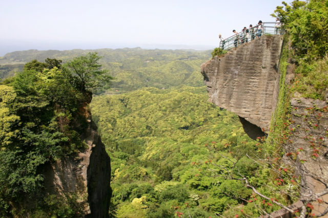 鋸山おすすめのコース③ 足がすくみそうなスリル満点の展望台「地獄のぞき」