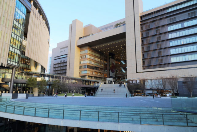 10:00 大阪ステーションシティでショッピングを楽しむ