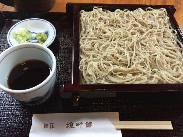 レトロな建物の中で絶品の粗挽きそばを「慈久庵 鯨荘 塩町館」