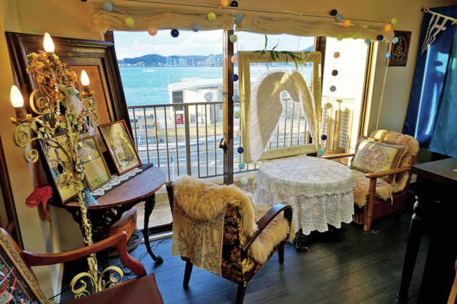 【門司港グルメ×バナナ】サクサク食感のワッフル「門司港旅カフェBRASS MOJIKO」