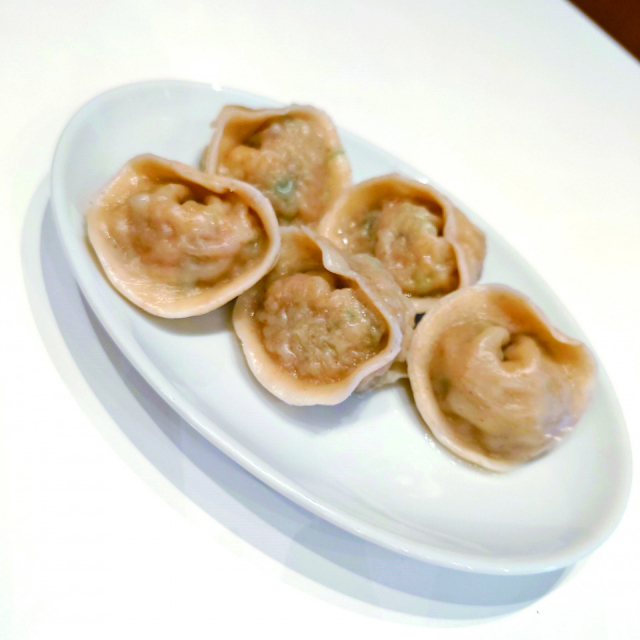 挽きたて、延ばしたて、できたての餃子「餃子のラスベガス」