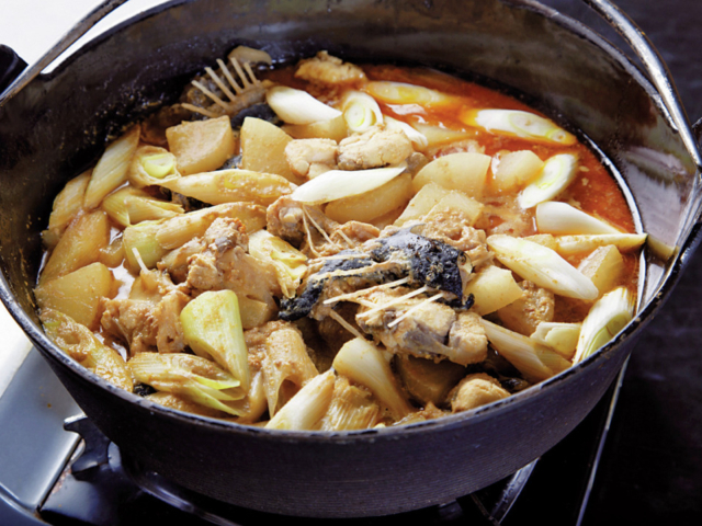 地元の旬の魚料理が味わえる「やまに郷作」