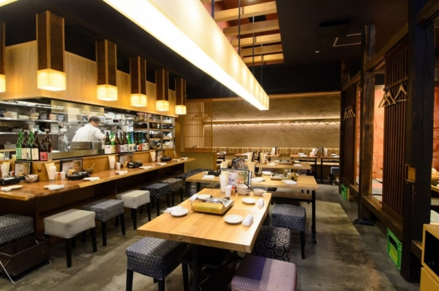 燻してあぶって煮込んだ本場もつ鍋は奥深い !!「博多もつ鍋 一慶 博多駅店」