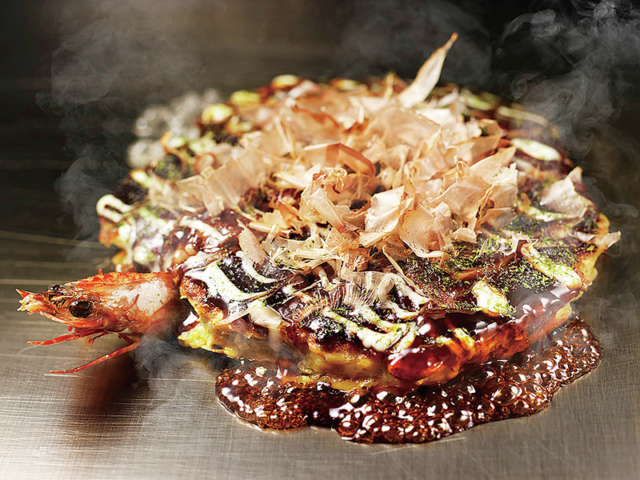 道頓堀に建つお好み焼ビル「千房 道頓堀ビル店」