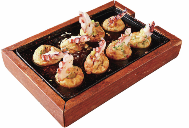 タコがはみ出しまくりの超ビッグなたこ焼も!「たこ家 道頓堀くくる 本店」