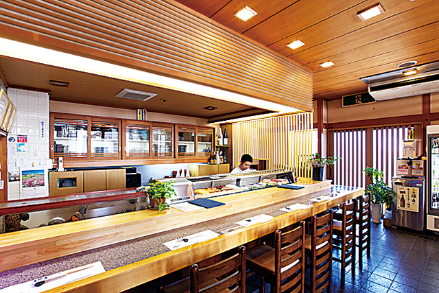 地元の漁師も通う鮮度抜群の寿司「寿司一作」