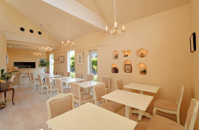 ファンタジーな世界で旅の疲れを癒やす「伊豆高原ローズテラス」