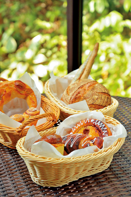 静かな自然に囲まれながら焼きたてベーカリーを堪能「ル・フィヤージュ」