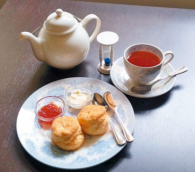 優雅なイギリス風ティータイムを「カフェ ブリッジ」