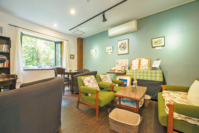 優雅なイギリス風ティータイムを「カフェ ブリッジ」