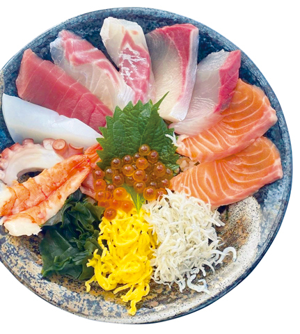 地元西浦でとれる鮮魚をリーズナブルに「うおたけ鮮魚店やけんど 海鮮どんや」