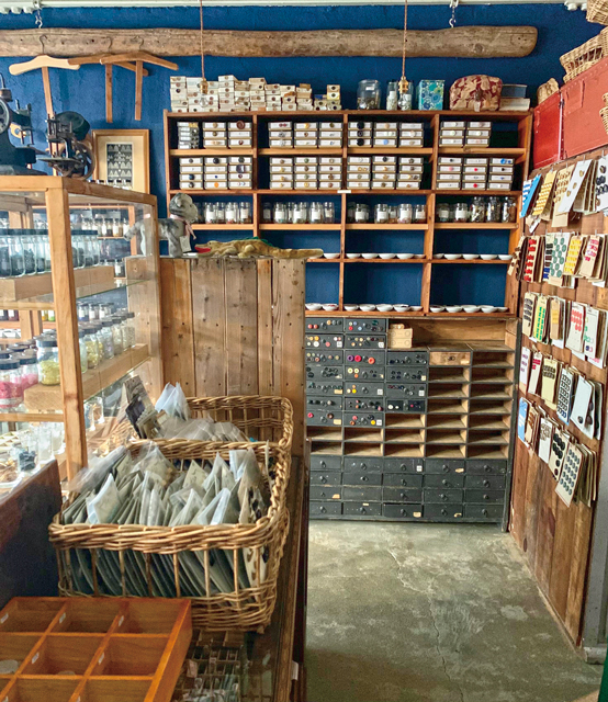 アンティークな手芸店レトロなパーツがずらり「Rollo Antiques」