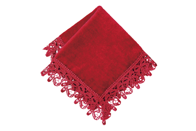 老舗レース店が誇る繊細な小物「近沢レース店元町本店」