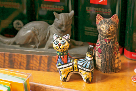 大佛次郎の愛した猫グッズがずらり