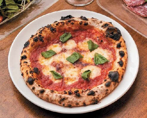 地元の食材を使った ペスカトーレ「Oinos」