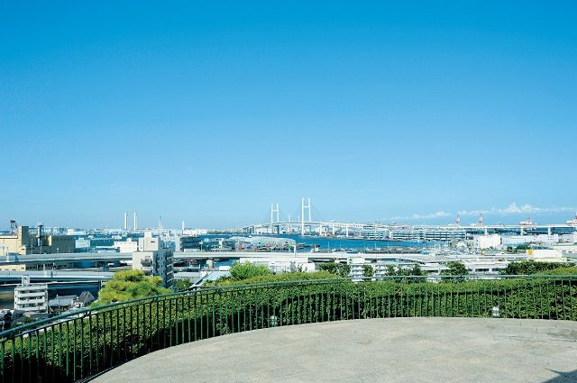 ベイブリッジが望める坂の上の展望名所「港の見える丘公園」