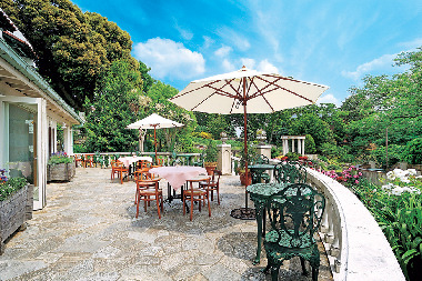 併設カフェ カフェ・ザ・ローズ