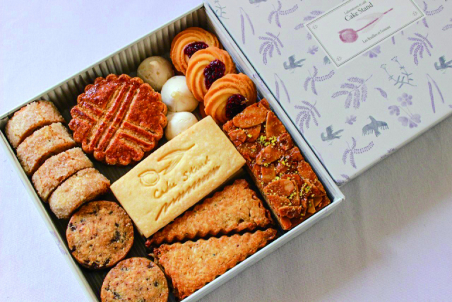 名店のパティシエによる至福のクッキー缶「CAKE STAND」
