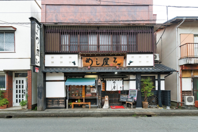 華やかなお弁当をレトロな空間で「めし屋みづ」