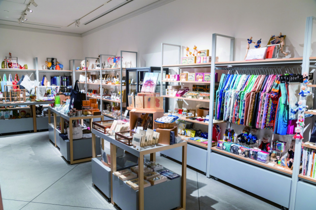 ミュージアムショップならではの個性派デザイングッズが手に入る「神戸市立博物館 ミュージアムショップ」