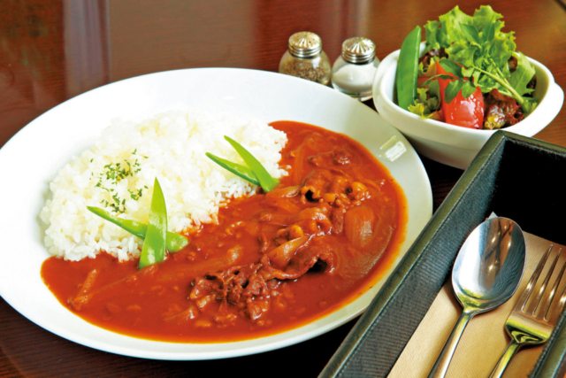 裏路地のカフェで地元ブランド牛を「honohono cafe」