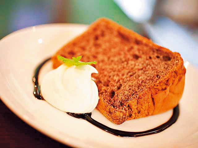 裏路地のカフェで地元ブランド牛を「honohono cafe」