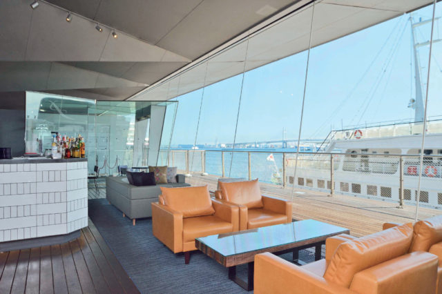 横浜港大さん橋カフェ「cafe & dining blue terminal」