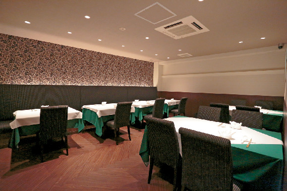 優雅な大人の空間で驚きの一皿を「deux epicer」