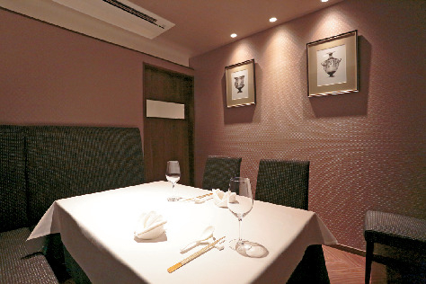 優雅な大人の空間で驚きの一皿を「deux epicer」