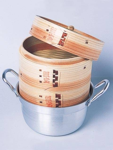 調理道具や食器が豊富「照宝」