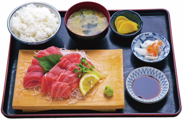 【鹿児島グルメと芋焼酎×人気店】一度は食べたい首折れさばや秋太郎「市場食堂」