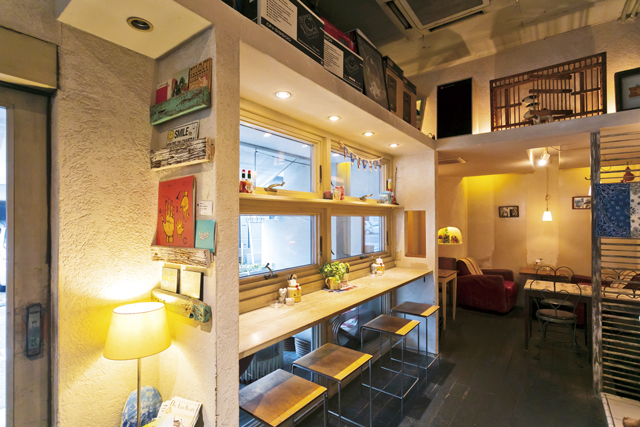 大人気分を楽しむモダンテイストカフェ「Lu's CAFE」