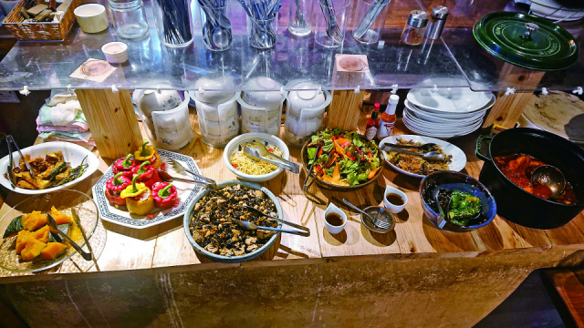 自分で料金を決める斬新なランチ「原っぱカフェ」