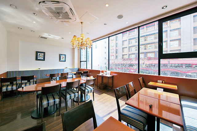 【神戸 ケーキを買うならおすすめの店18選】神戸洋藝菓子ボックサン 三宮店