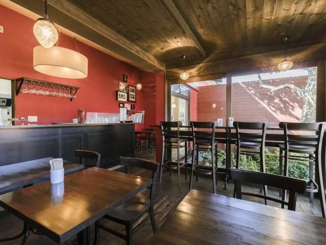 パリのビストロのような空間で優雅なランチやティータイムを「フォンテーヌ」