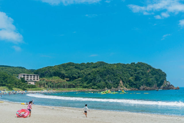 【南伊豆・弓ケ浜海水浴場】新発見1 「日本の渚百選」にも選ばれた白い砂のビーチ