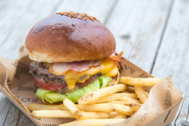 【宮崎・一ツ葉×グルメ】サンビーチ一ツ葉にある おしゃれなハンバーガーショップ「The BEACH BURGER HOUSE」