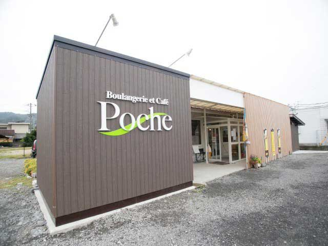 塩や米粉は地元食材を使用「Boulangerie et Café Poche」