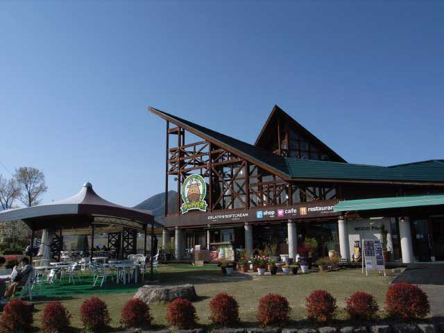 蒜山の特産品がそろうショップとレストラン「ウッドパオ」