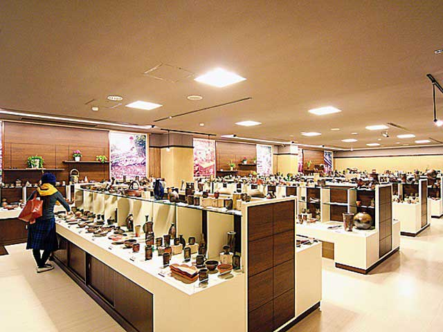 【おすすめの備前焼スポット③】備前焼伝統産業会館