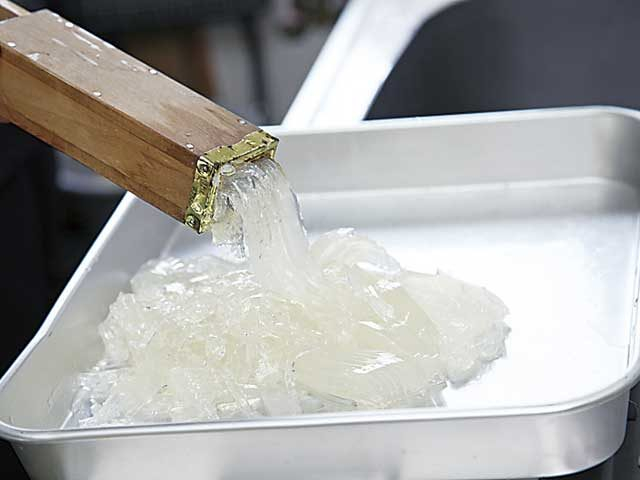 【鳴門グルメ×大毛島名物の天草】天草がぷるぷる食感のところてんに変身「豊田商店」