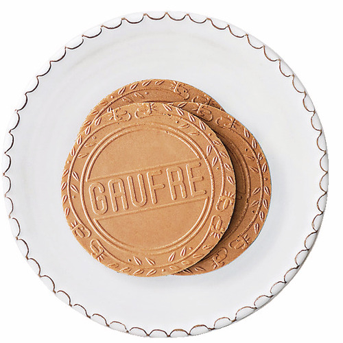 世代を超えて愛される神戸みやげの超定番「神戸凮月堂 元町本店」