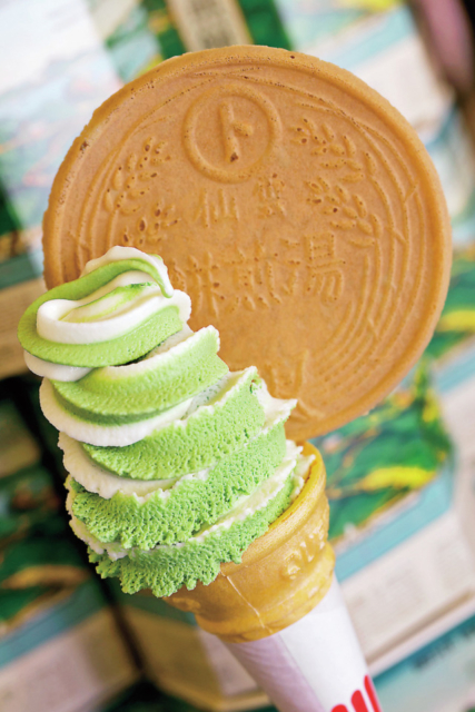 温泉街唯一の手焼きの技を継承「遠江屋本舗」